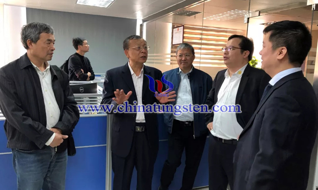 與會(huì)代表到東莞市數(shù)控刀具行業(yè)協(xié)會(huì)座談交流，并參觀國(guó)家模具產(chǎn)品質(zhì)量監(jiān)督檢驗(yàn)中心