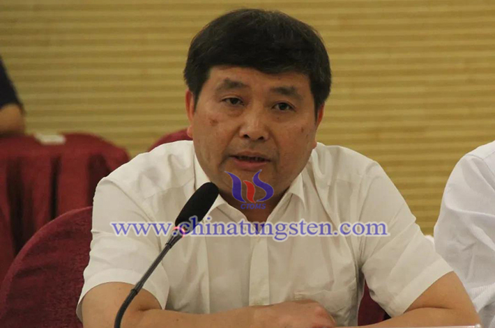江西鎢業(yè)控股集團有限公司營銷部總經(jīng)理廖肇康（代表江春林副會長、主席團主席）