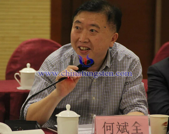 中國鎢業(yè)協(xié)會主席團主席，湖南柿竹園有色金屬有限責(zé)任公司黨委書記、總經(jīng)理何斌全