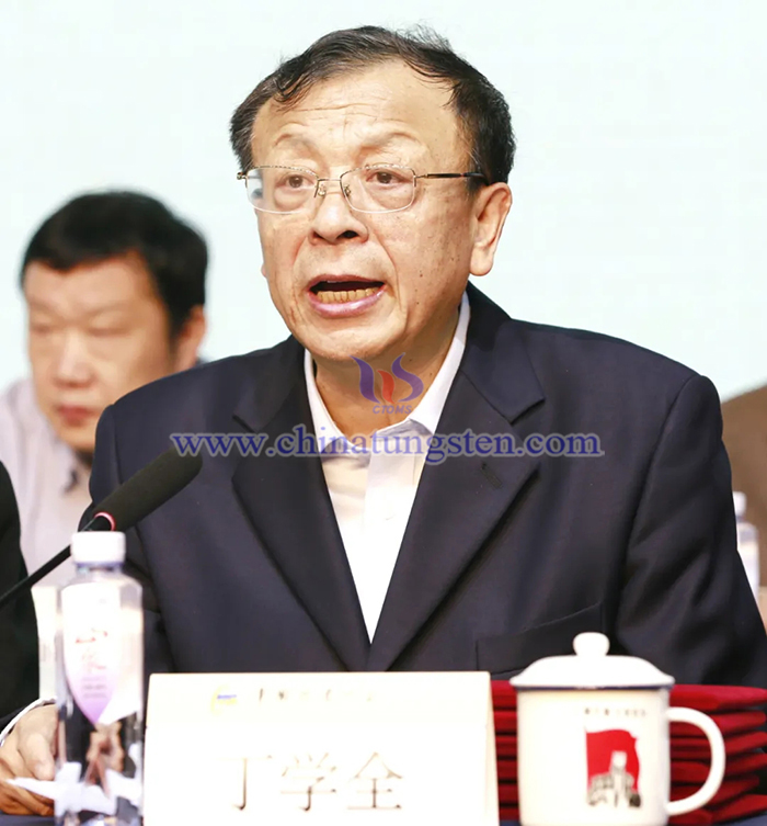 丁學(xué)全作理事會(huì)工作報(bào)告《新起點(diǎn)、新?lián)?dāng)、新作為，奮力開創(chuàng)鎢行業(yè)高質(zhì)量發(fā)展新局面》