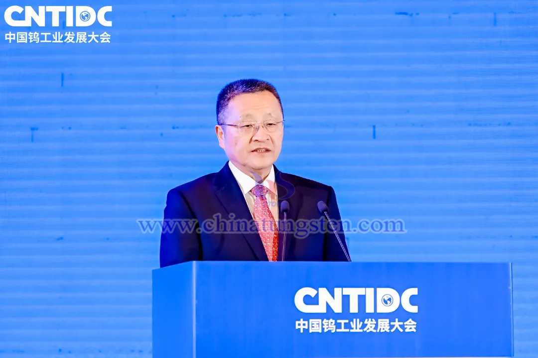 第十三屆全國(guó)政協(xié)常委，中國(guó)有色金屬工業(yè)協(xié)會(huì)黨委書(shū)記、會(huì)長(zhǎng)葛紅林蒞臨2024中國(guó)鎢工業(yè)發(fā)展大會(huì)并致辭