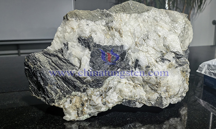 中鎢智造鎢精礦圖片